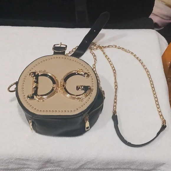 Trendy Fashion Purse. - Picture 8 of 8